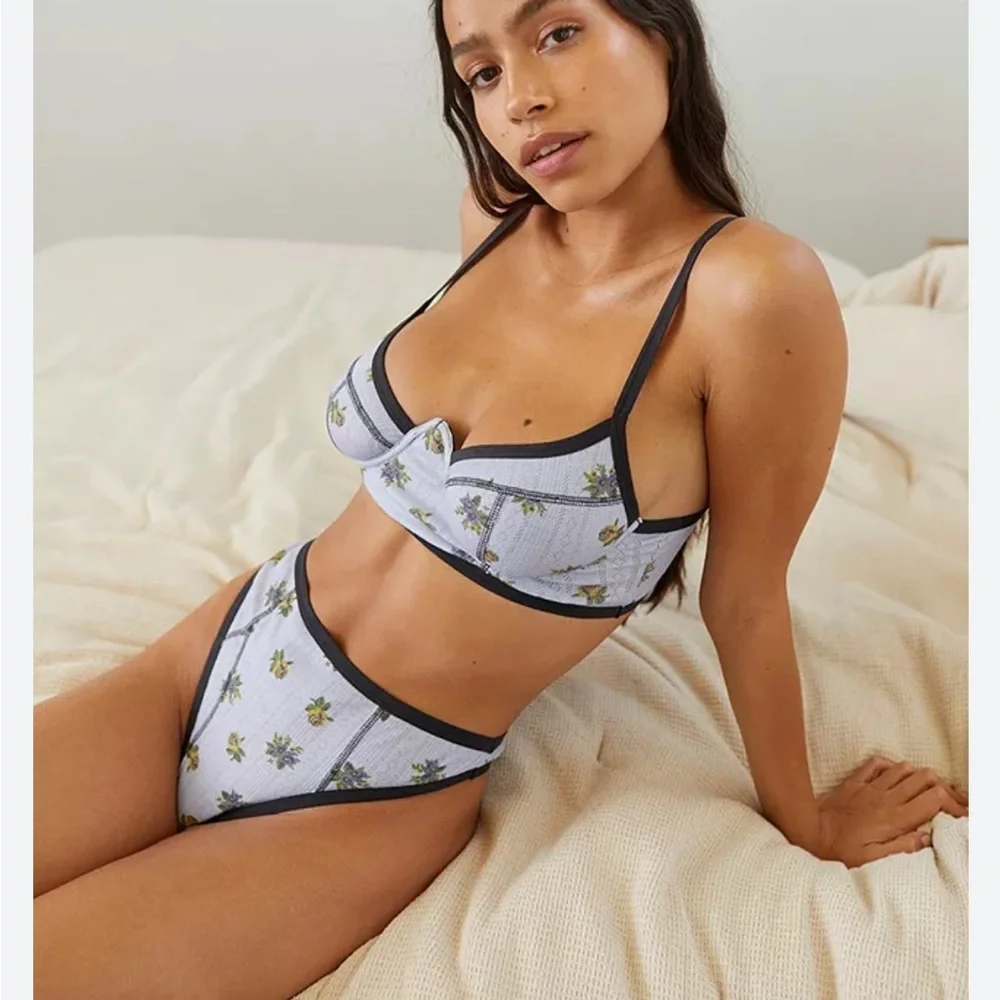 Urban Outfitters out from under saturn Pointelle Bustier Underwire size …‎